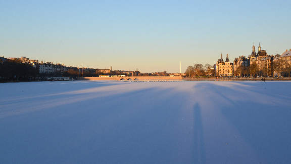 Copenhagen West End walking tour - Peblinge Lake in winter