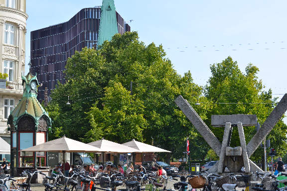 Nørrebro walking tour - Saint Hans Square